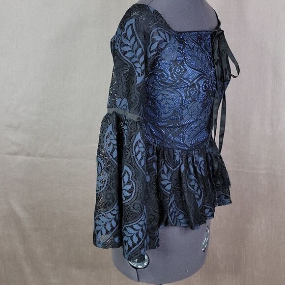 ROMEO & JULIET COUTURE Black and‎ Blue Lacey and Ruffled Blouse Medium - Picture 5 of 8
